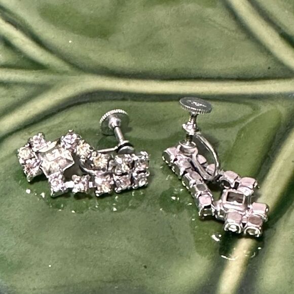 Vintage LEDO Crystal Rhinestone Crystal Screw-back Earrings - Picture 2 of 6